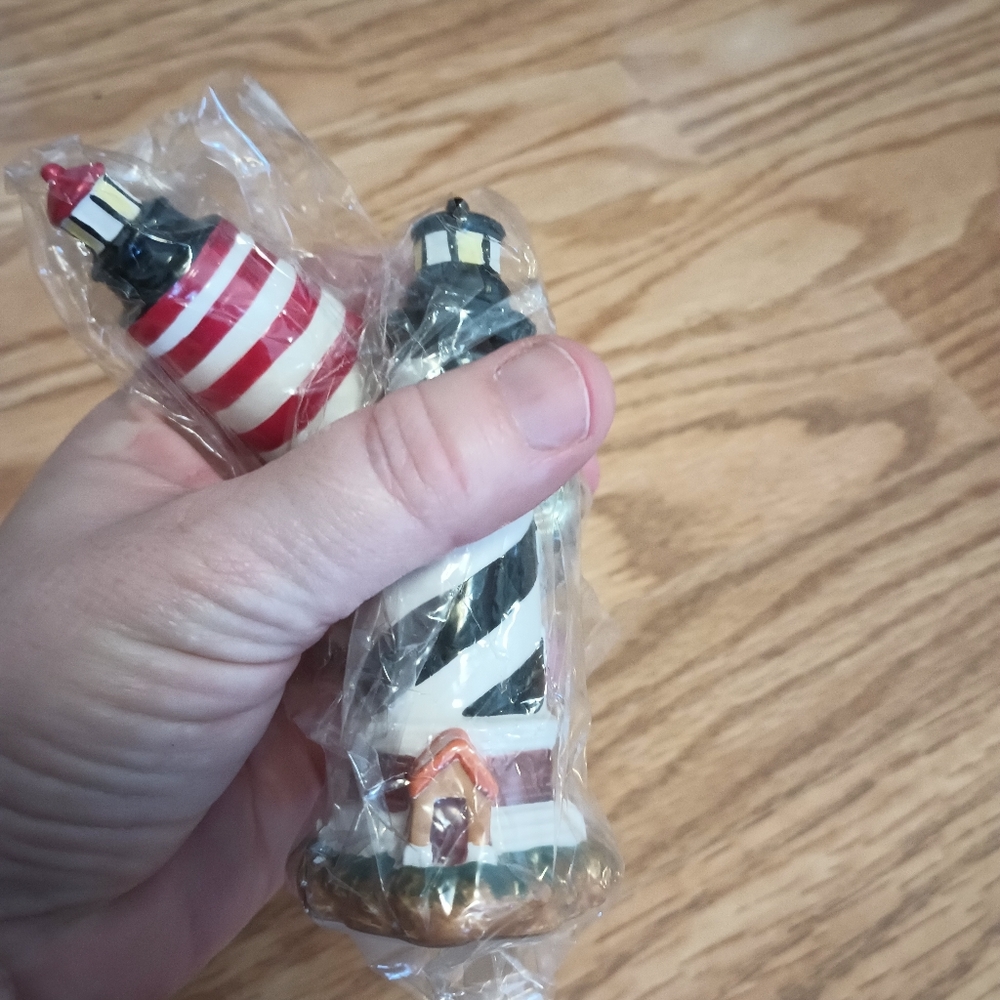 Vintage. Never Used. Lighthouse Salt & Pepper Shakers. 1999 - Picture 3 of 7